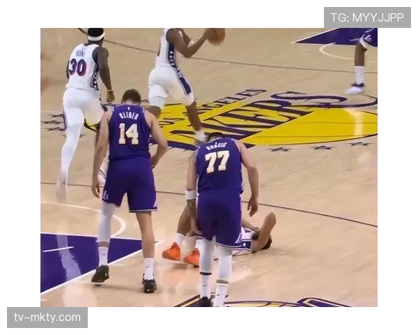 湖人防守造进攻犯规次数联盟第一，斯玛特里夫斯贡献突出